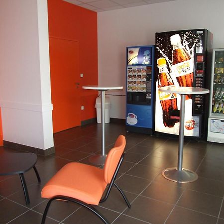 Jf Accueil & Formation Hotell Cholet Exteriör bild