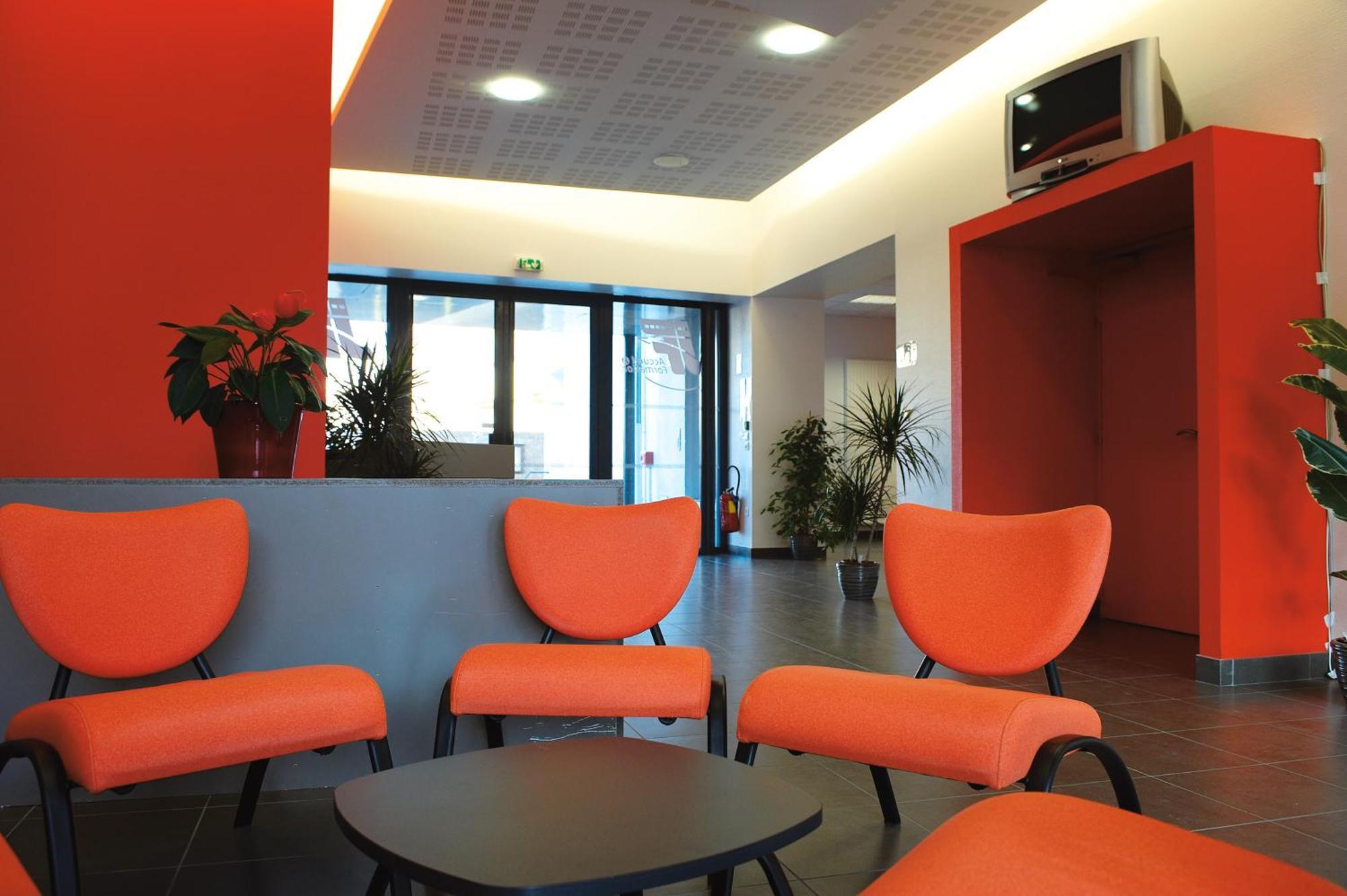 Jf Accueil & Formation Hotell Cholet Exteriör bild