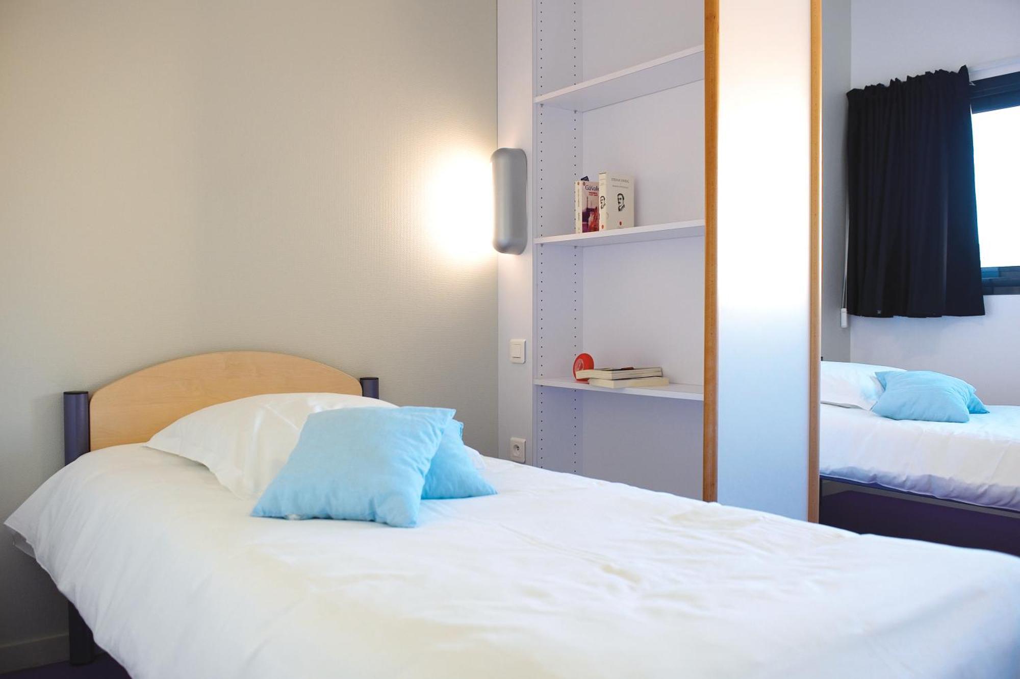 Jf Accueil & Formation Hotell Cholet Exteriör bild